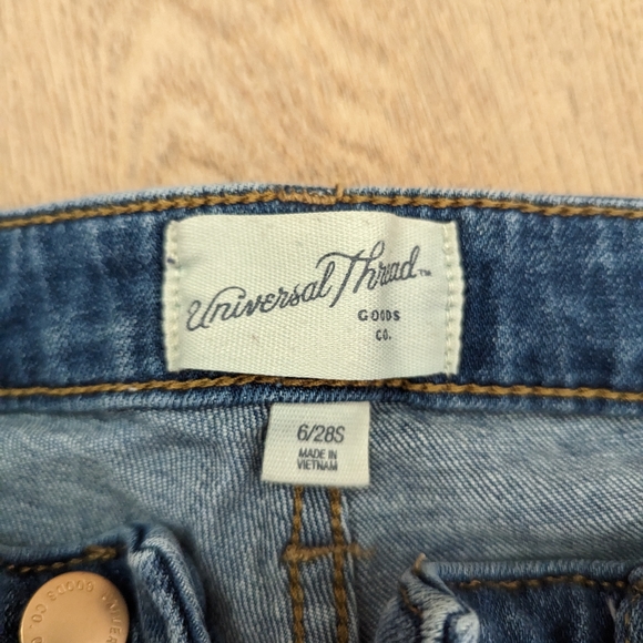 Universal Threads Jeans - Picture 2 of 3